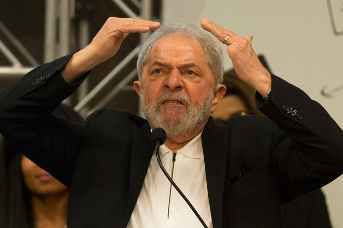 Após embate jurídico, presidente do TRF-4 decide manter Lula preso