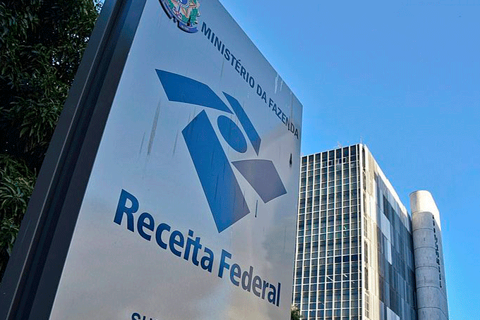 Em dia de nova consulta, site da Receita Federal está fora do ar
