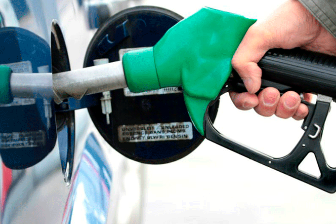 Petrobras anuncia queda de 0,98% no preço da gasolina 
