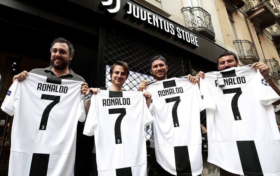 Em 3 dias, venda de camisas da Juventus paga metade da multa de CR7