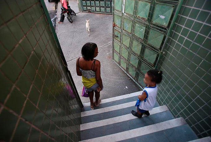 Em greve, educadores da rede municipal realizam ato