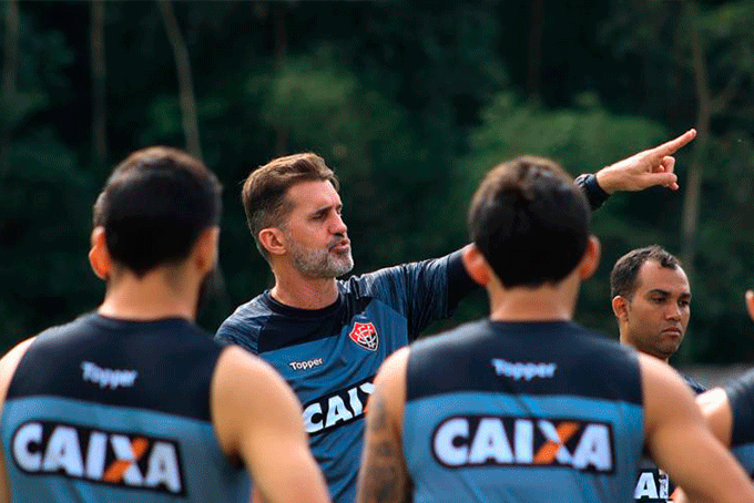 Vitória encara o Paraná na volta do Brasileirão