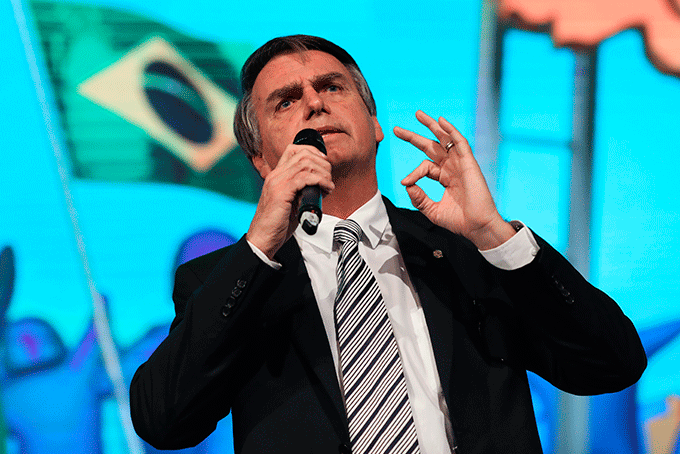 Bolsonaro lidera intenções de voto no DF, mesmo em cenário com Lula