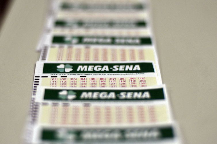 Mega-Sena acumula e próximo prêmio deve pagar R$ 62 mi