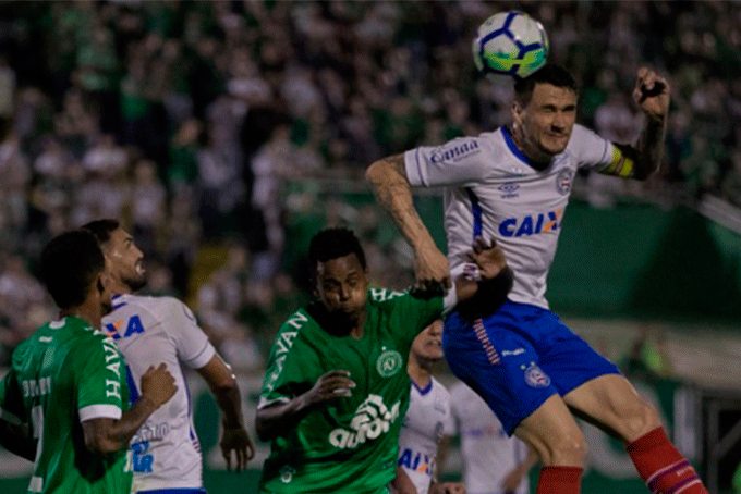 Bahia sai na frente do placar, mas cede empate a Chape 