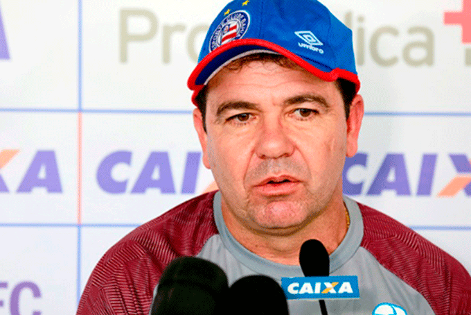 'A gente merecia o triunfo', diz técnico após empate em Chapecó