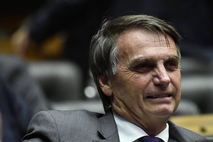 Jair Bolsonaro oficializa candidatura neste domingo