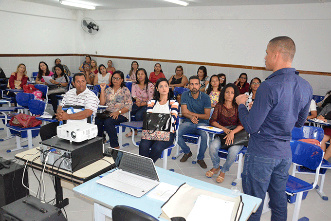 Dia D da apropriação da Base Curricular reúne educadores 