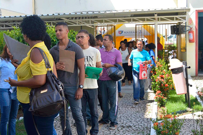 Faculdade oferece mais de 400 vagas de emprego e estágio