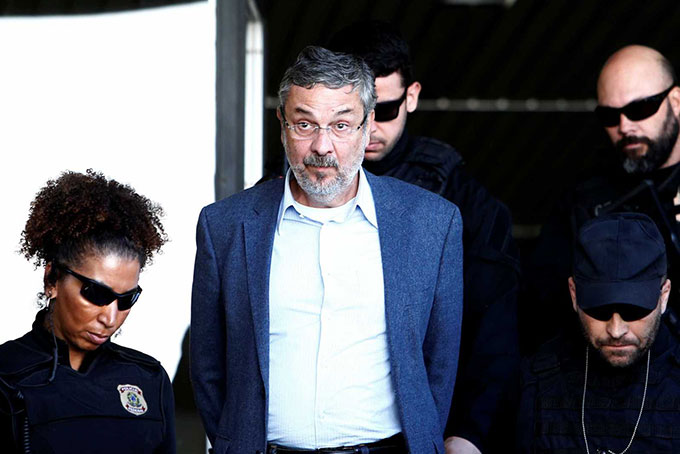 Palocci entrega rastreador para comprovar propinas pagas a Lula