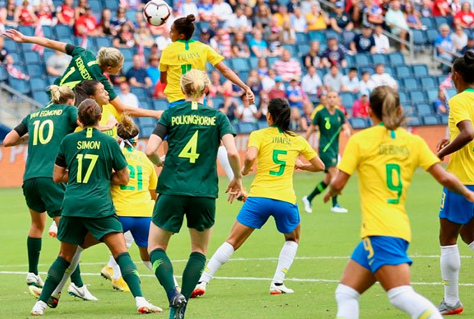 Marta faz boa partida, mas seleção brasileira perde em estreia 