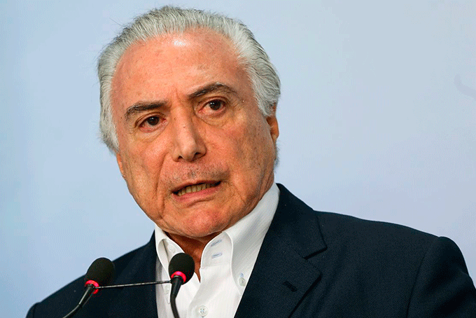 Temer antecipa volta ao Brasil para não deixar Eunício inelegível