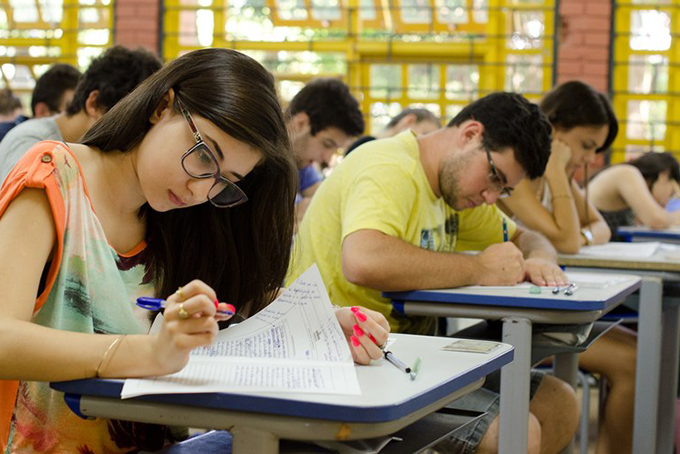 Uneb anuncia seleção com salários de até R$10 mil 