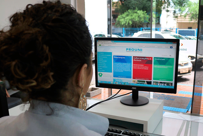 Candidatos do ProUni têm até hoje para aderir à lista de espera