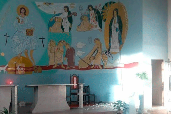 Bandidos arrombam igreja católica e levam dinheiro de doações