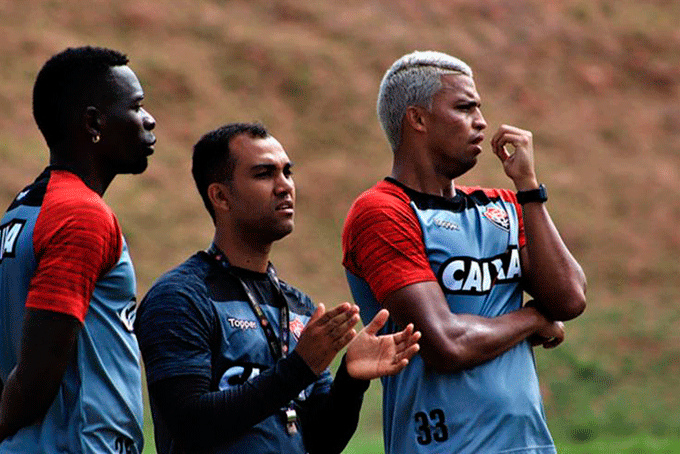 Vitória faz rodízio de atletas e tem a defesa mais vazada do Brasileirão