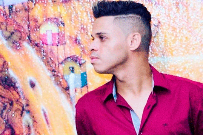 Cantor gospel revela ser gay em áudio vazado