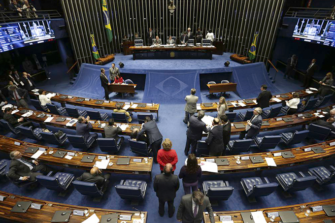 Senadores com mandato até 2023 entram na disputa para governador