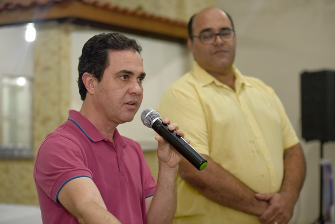 Alberto Castro fecha apoio à reeleição de Tom Araújo 