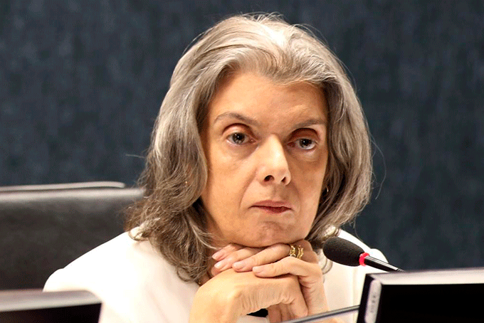 Cármen Lúcia defende tolerância em debate sobre aborto