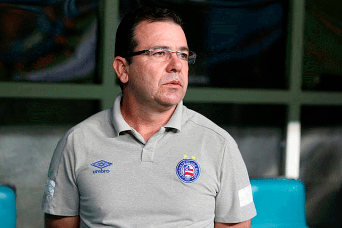 Técnico do Bahia lamenta empate e defende zagueiro