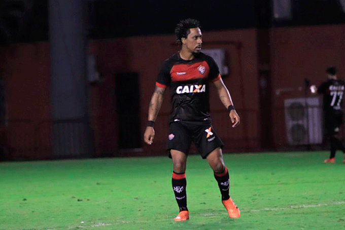 Volante está suspenso e desfalca o Vitória diante do Grêmio