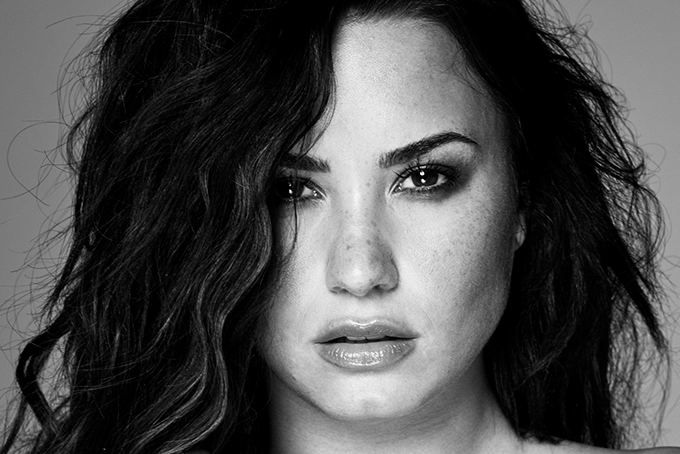 Demi Lovato deixa hospital e começa reabilitação, diz revista
