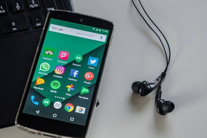 Funcionário que faz mau uso do celular da empresa pode ter valor descontado