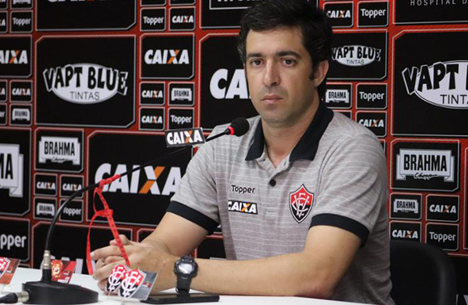 Burse despista sobre efetivação no Vitória: “Estou à disposição”