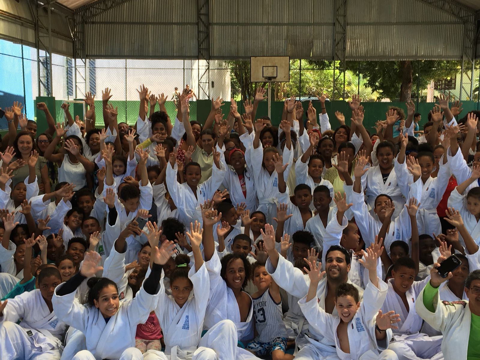 Alunos do projeto 'Judô nas Escolas' participam de treinamento 