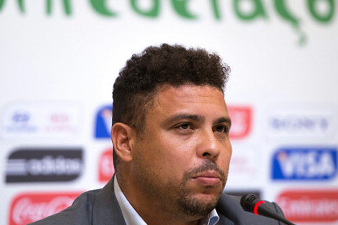 Ronaldo deixa UTI após internação por suspeita de pneumonia 