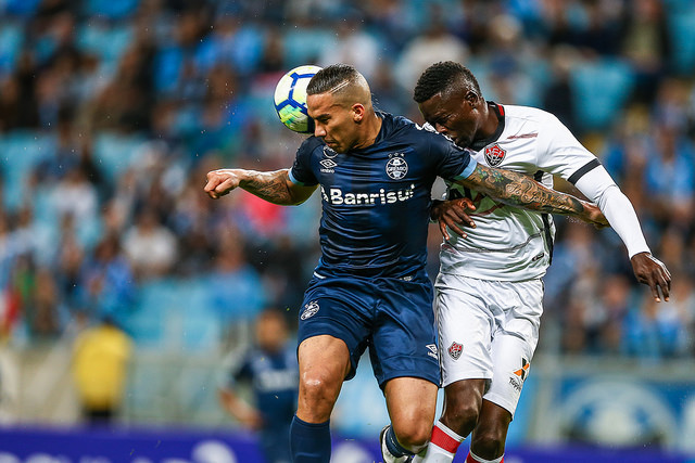 Vitória é goleado pelo Grêmio e encosta na zona 