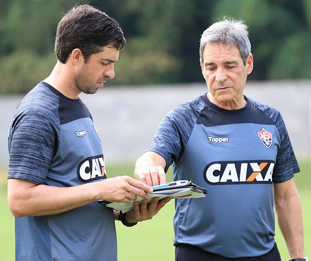 Carpegiani participa de primeiro treino no comando do Vitória