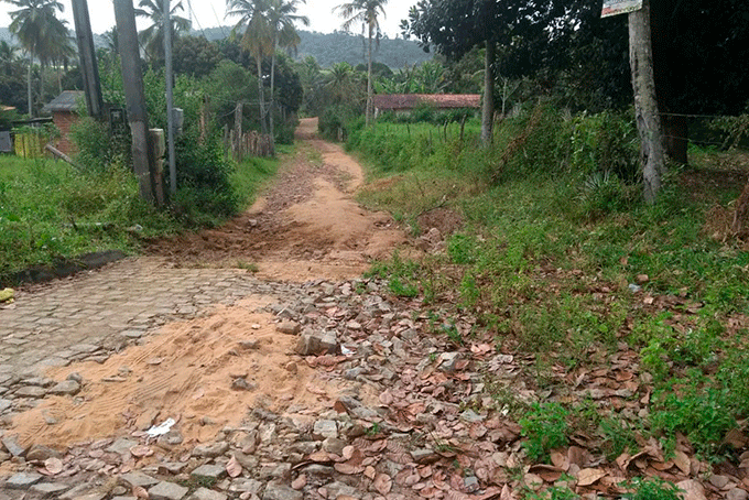 Idosa sofre acidente devido condições precárias no Sempre Verde 