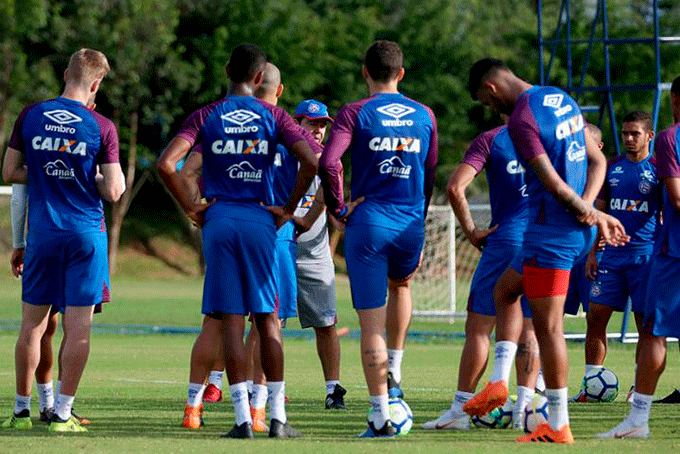 Bahia duela com Palmeiras em busca de classificação inédita
