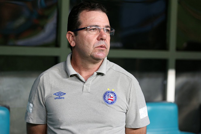 Enderson lamenta eliminação: 'a gente merecia muito essa classificação'