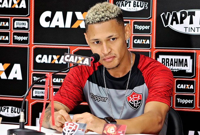 Neilton projeta volta por cima no Vitória sob comando de Carpegiani