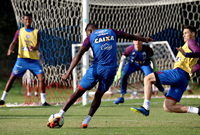 Bahia já treina de olho no Brasileirão; goleiro é integrado