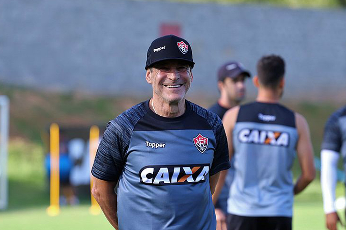 Na estreia de Carpé, Vitória pega o Palmeiras para deixar Z4