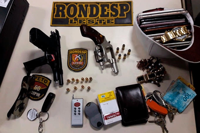 Nove pessoas são presas e adolescente é apreendida com armas 