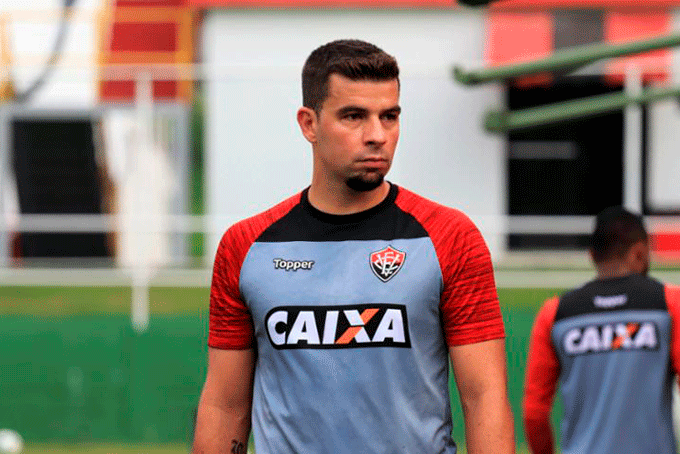 Atacante pede desculpas à torcida do Vitória por maus resultados