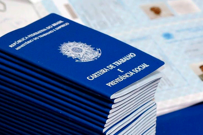 Governo avalia emissão de carteiras de trabalho nos Correios