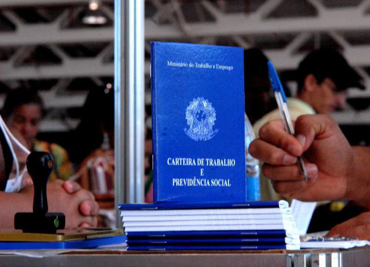 Agências dos Correios poderão emitir carteira do trabalho