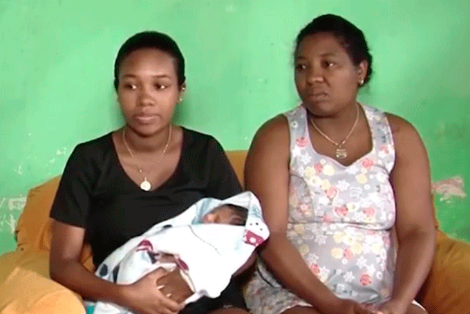  Adolescente dá à luz em recepção e família denuncia negligência