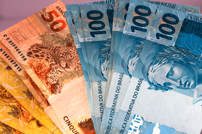 INSS começa a pagar 1ª parcela do 13º salário de aposentados