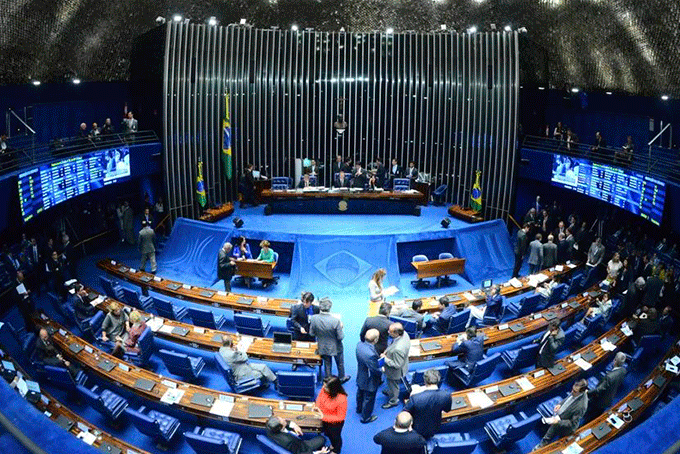 Eleitores votarão em dois candidatos ao Senado este ano