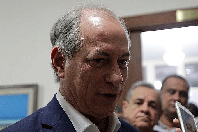 Ciro diz ter 'confiança cega' em Carlos Lupi