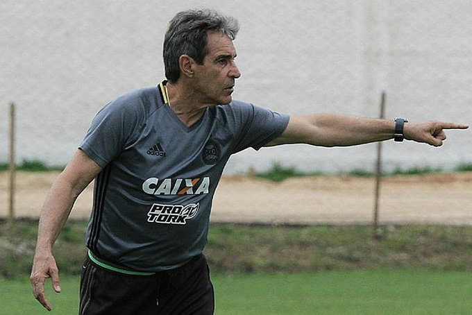 Técnico fala sobre oportunidade para a base: 'Procuro ser justo'