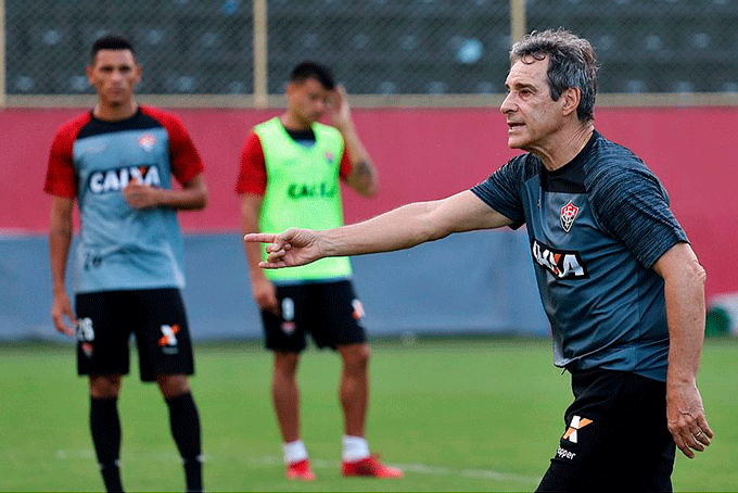 Contra o Flu, Vitória tentará mostrar reação também fora de casa