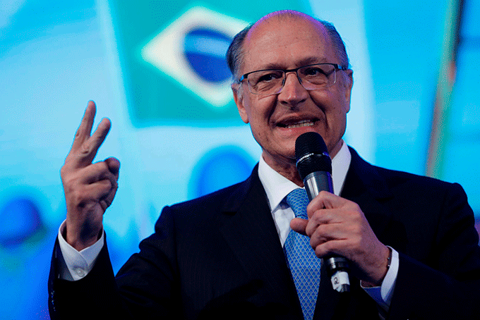 Alckmin associa Dilma a Temer em propaganda na TV